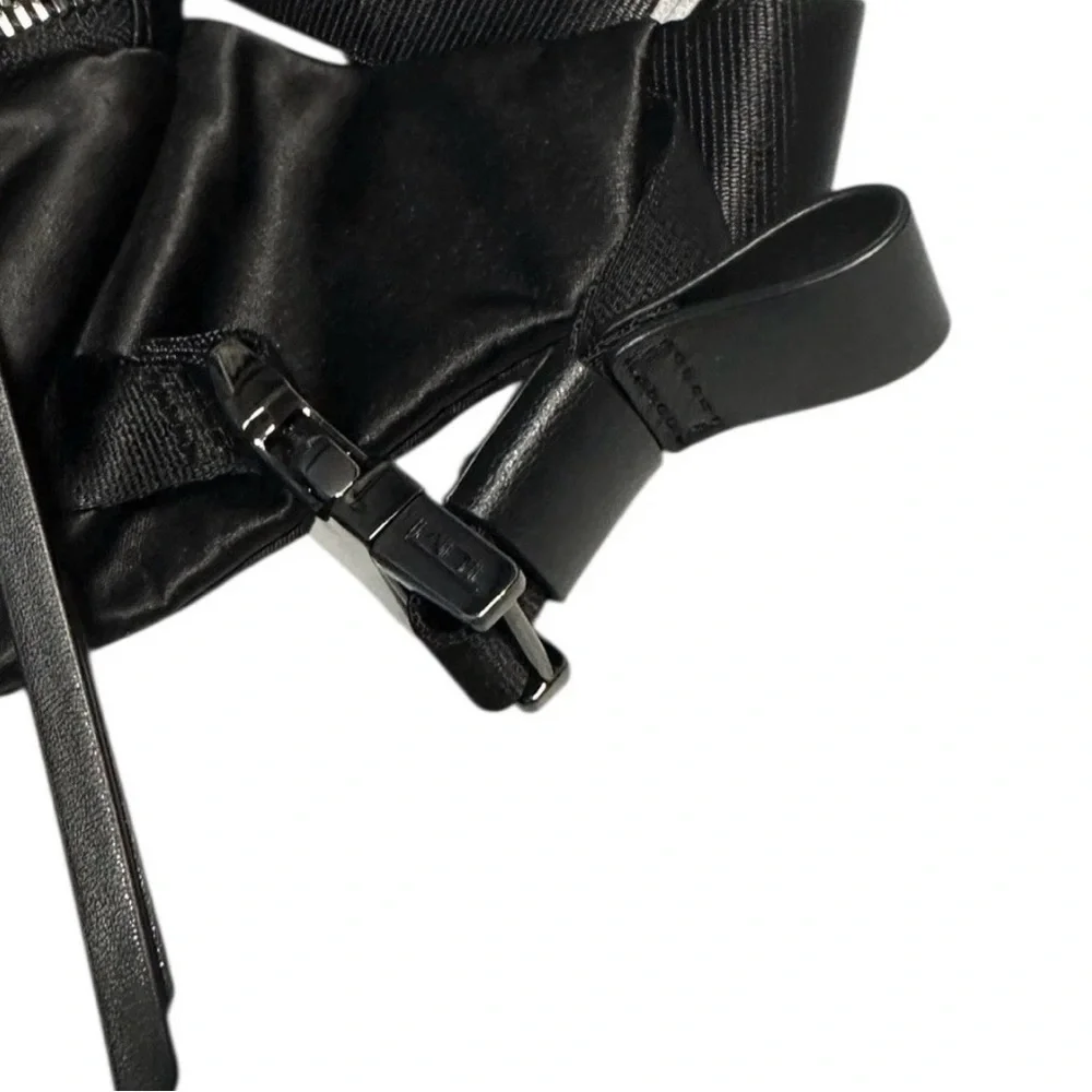 Rare‼️EUC TUMI Sleek Sling/ Crossbody/Fanny Safe International Travel Bag